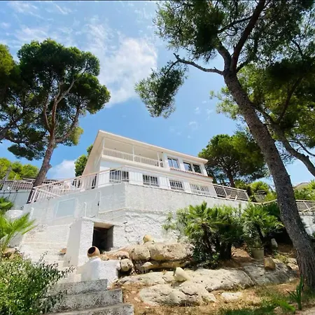 Preciosa Rodeada De Pinos Con Vistas Al Mar - Servhouse Villa