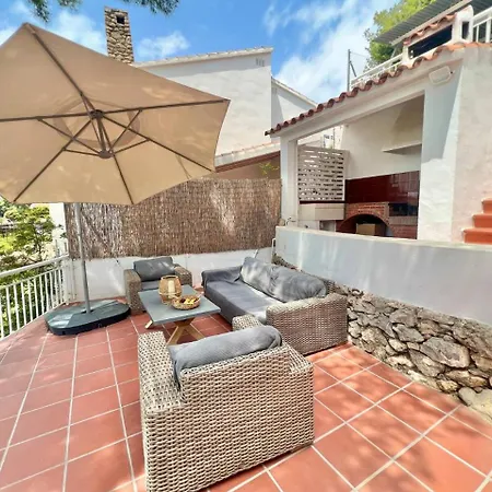 Preciosa Rodeada De Pinos Con Vistas Al Mar - Servhouse