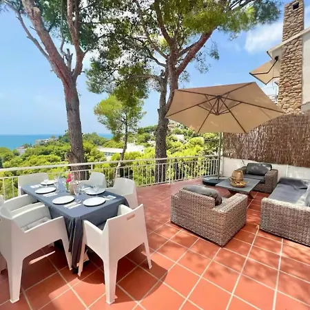 Preciosa Rodeada De Pinos Con Vistas Al Mar - Servhouse