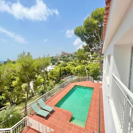Villa Preciosa Rodeada De Pinos Con Vistas Al Mar - Servhouse